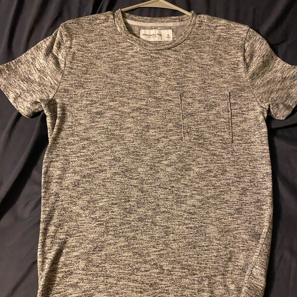 Casual grey Abercrombie and Fitch tee men’s size small